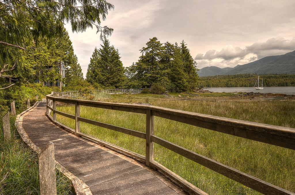 Waters Edge Shoreside Suites Ucluelet Exterior photo